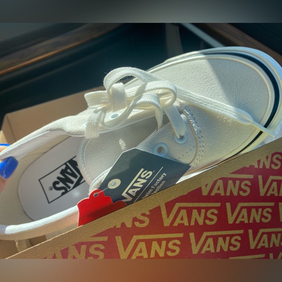 Anaheim factory era 95 dx RARE
Woman’s 7
Men’s 5.5
Unisex - Picture 2 of 8